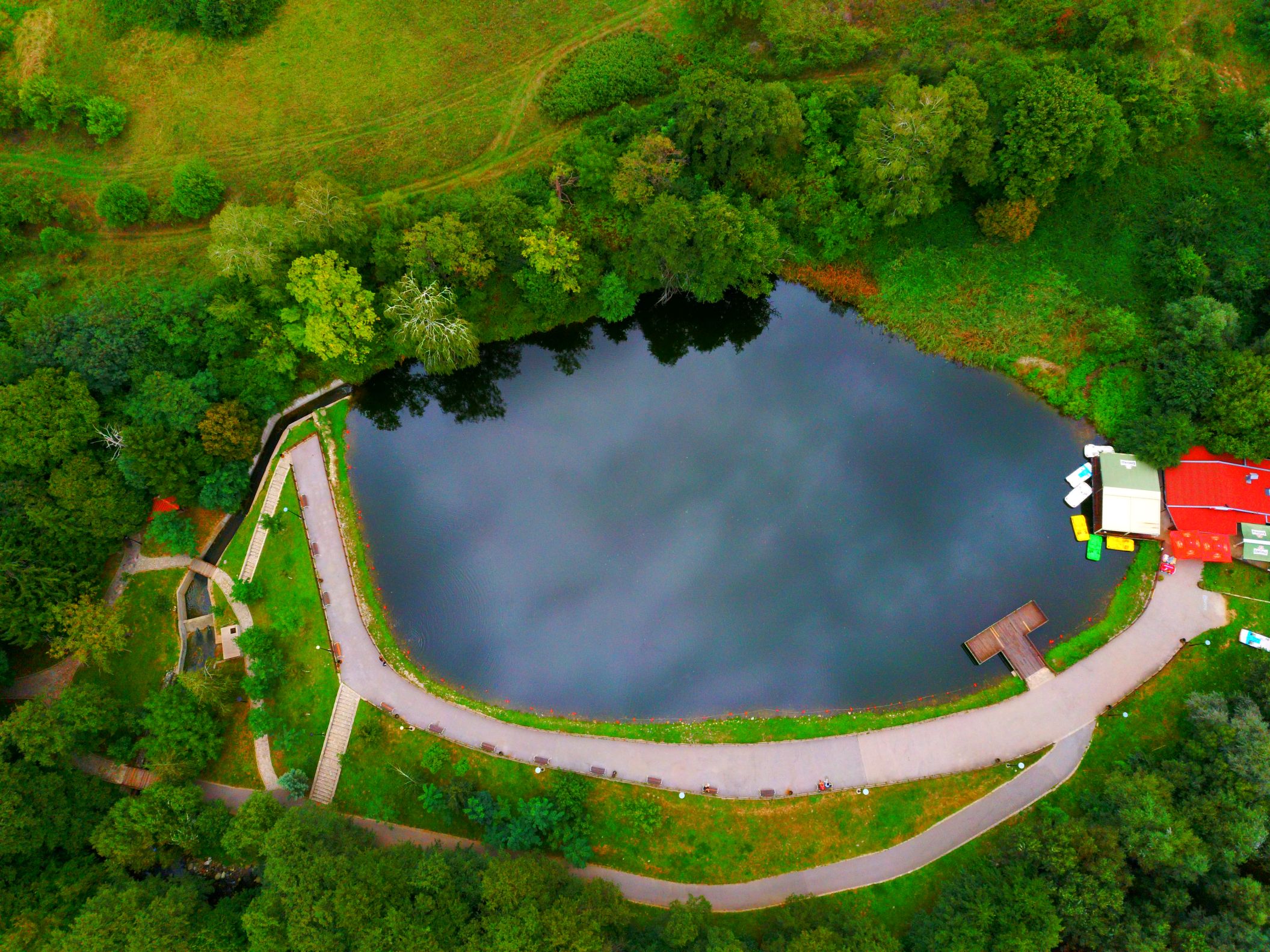 Езерото в парк Рила - град Дупница